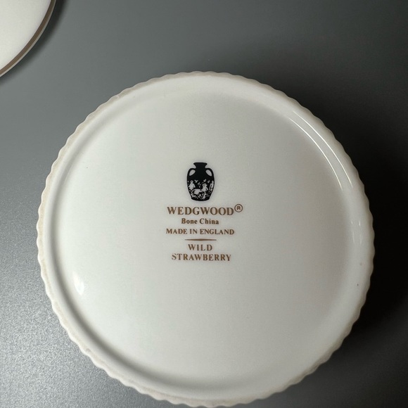 Wedgwood WILD STRAWBERRY Pattern Bone China Sugar Packet Trinket Dish Flowered - Picture 8 of 8